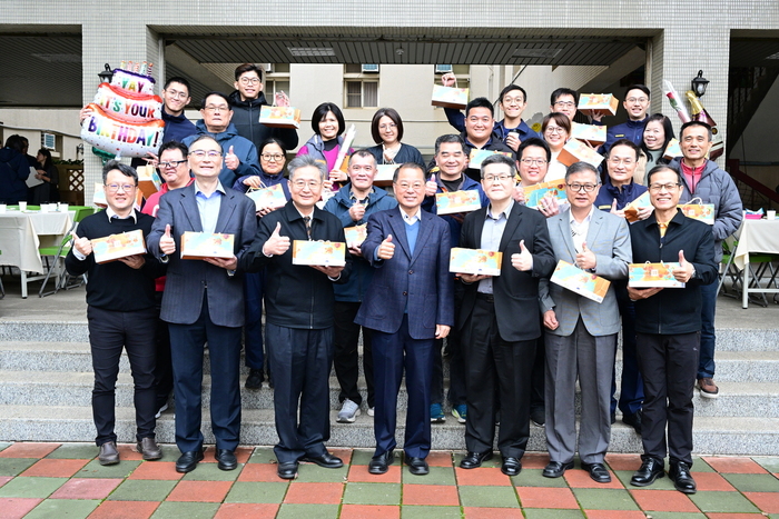 校長發送全校同仁壽星同仁生日禮品
