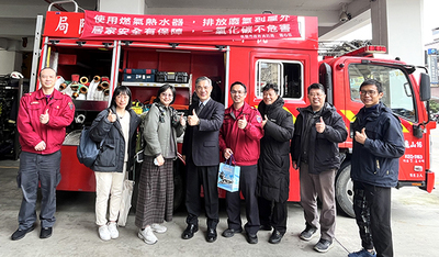 新進教師與龜山分隊合影紀念