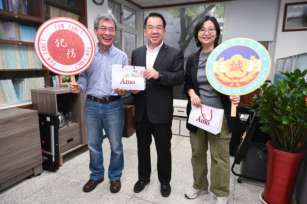 校長發送犯防系壽星生日禮品