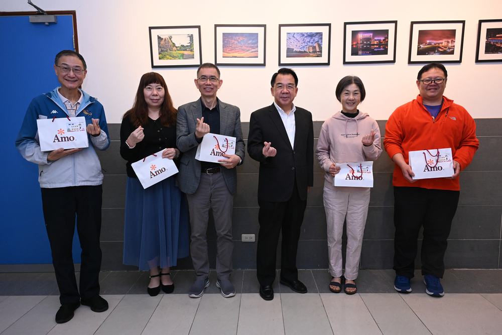 校長發送鑑識系、交通系、消防系壽星生日禮品