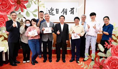 校長發送壽星生日禮品