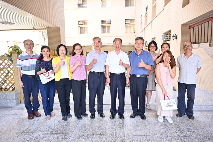 校長發送研究大樓系所主任及壽星生日禮品