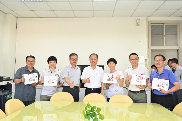 校長發送學務處壽星生日禮品