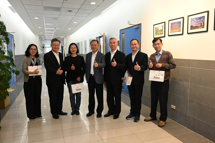 校長發送鑑識系、交通系、消防系壽星生日禮品