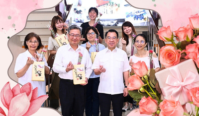 校長致贈同仁母親節禮盒